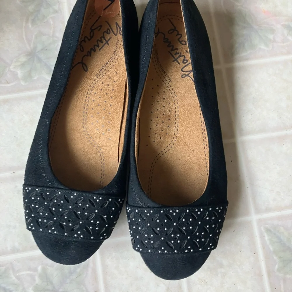 Naturesoul‎ Faux Suede Cutout Band with studs Toes flats comfort